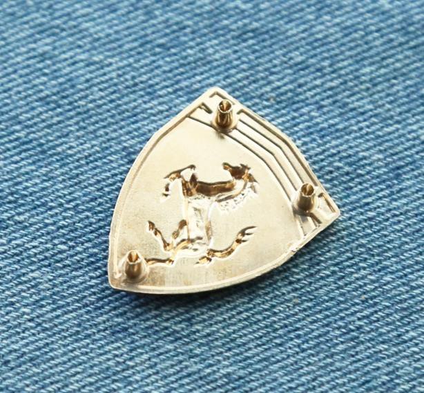 metal tag with back pins for bags